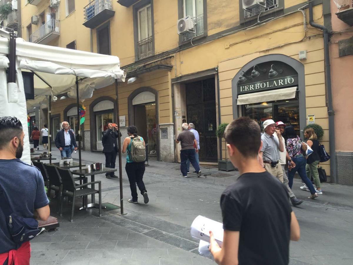 Appartamentino 116 Via Chiaia Napoli Bagian luar foto