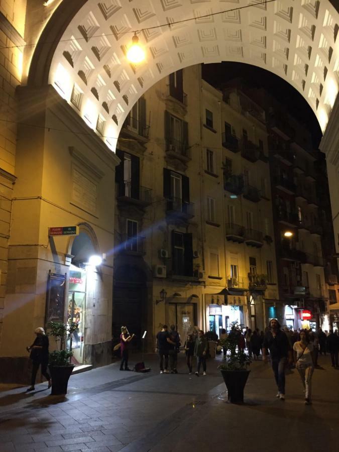 Appartamentino 116 Via Chiaia Napoli Bagian luar foto
