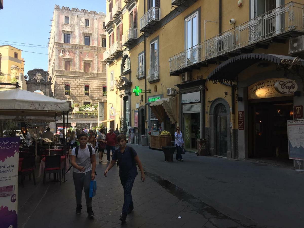 Appartamentino 116 Via Chiaia Napoli Bagian luar foto