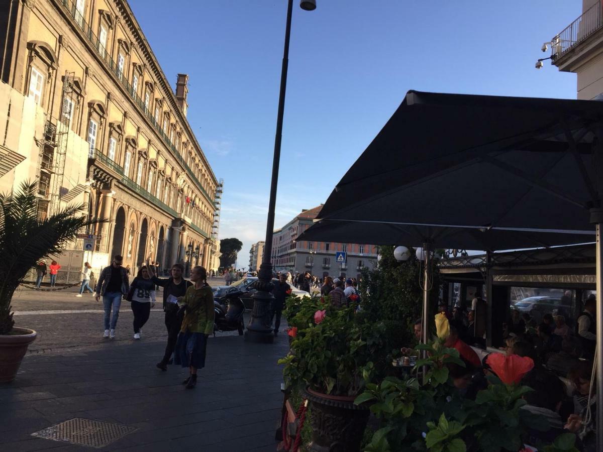 Appartamentino 116 Via Chiaia Napoli Bagian luar foto
